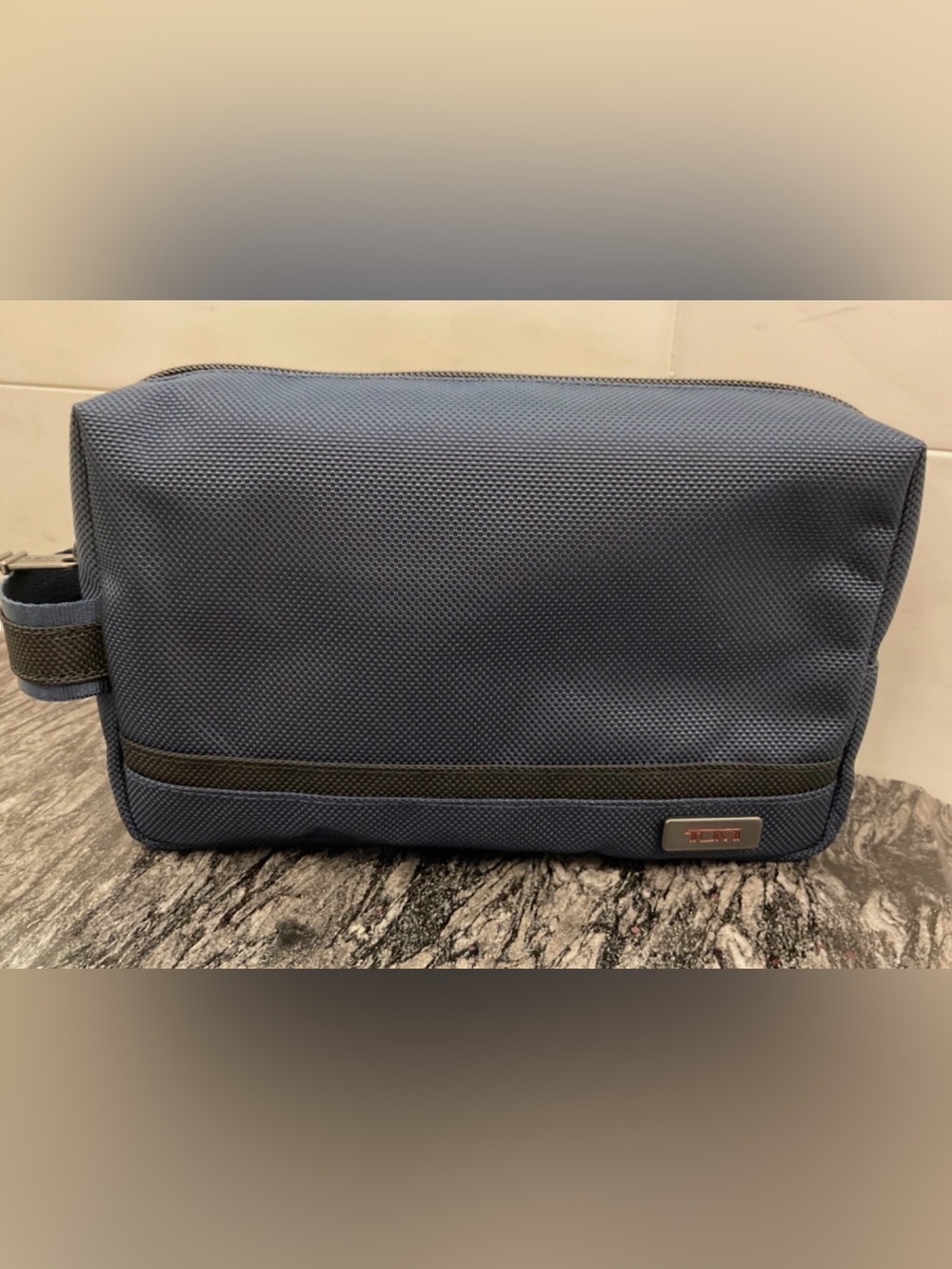 NEW - TUMI Zippered Medium Kit - Pouch - Cosmetic Bag - NAVY BLUE